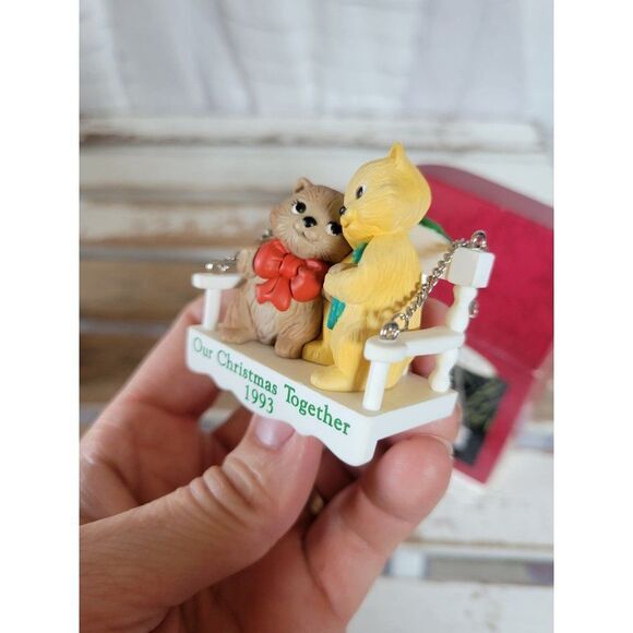 Hallmark our Christmas together cat kitten bench ornament 1993 - Picture 3 of 7
